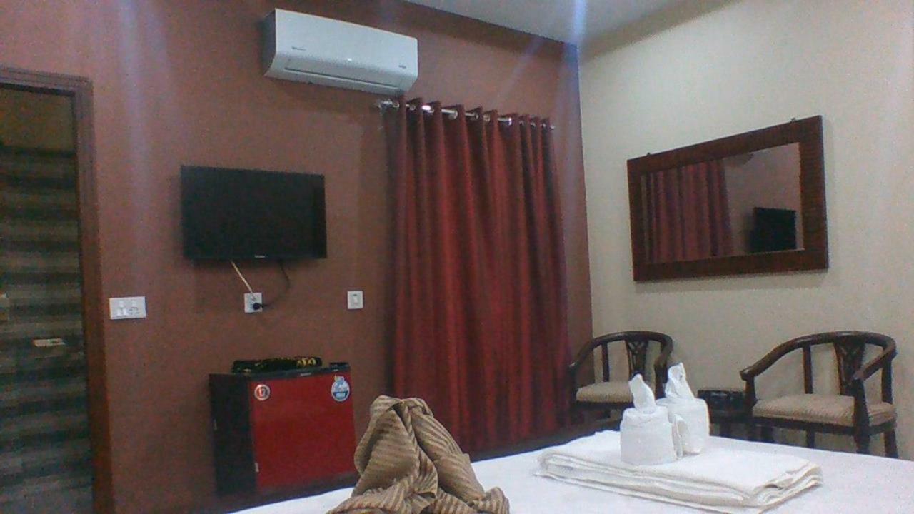 Red Roof Hotel Sahiwal Exterior foto